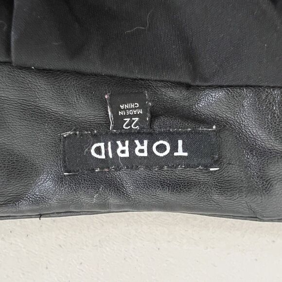 Torrid Plus 22 Skater Skirt Black Bird Print Studded Belt Y2K Goth Punk Alt - Picture 6 of 12